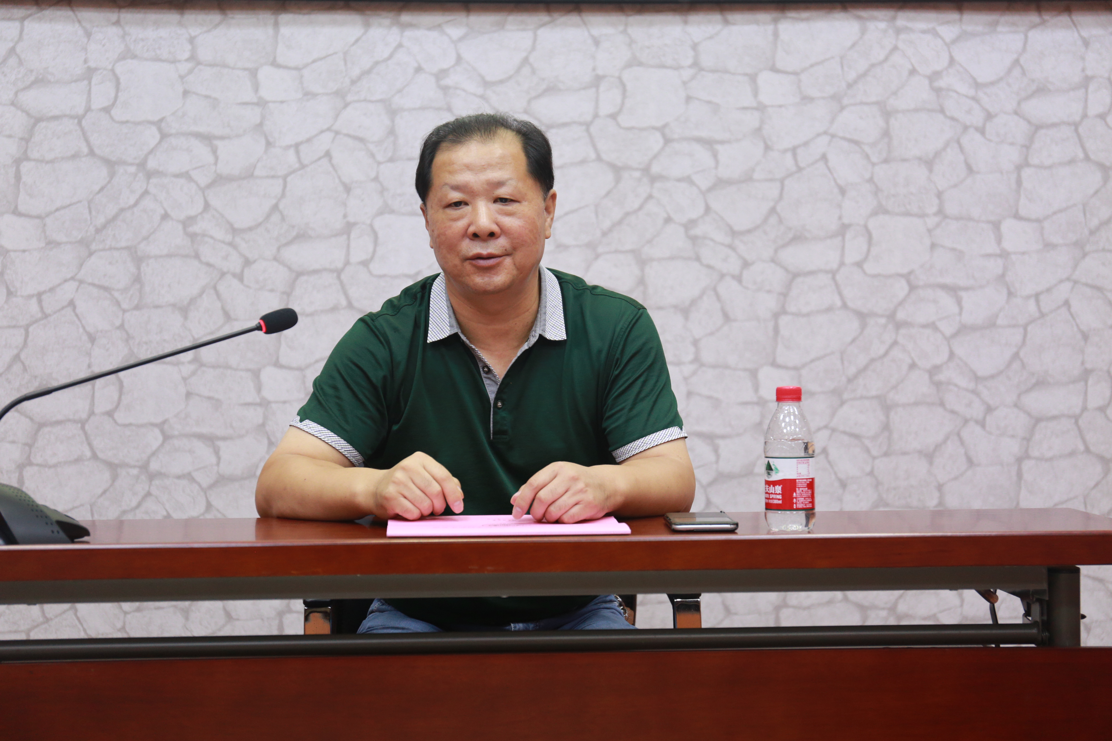 胡书记 .JPG